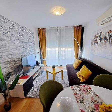 זאגרב Nova Galerija Studio Ema I Apartman Anita- Parking In Garage מראה חיצוני תמונה