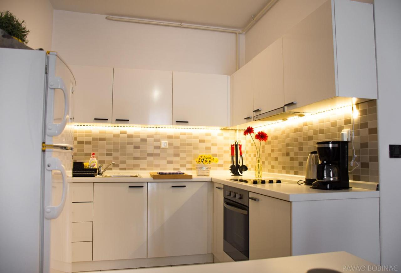 זאגרב Nova Galerija Studio Ema I Apartman Anita- Parking In Garage מראה חיצוני תמונה