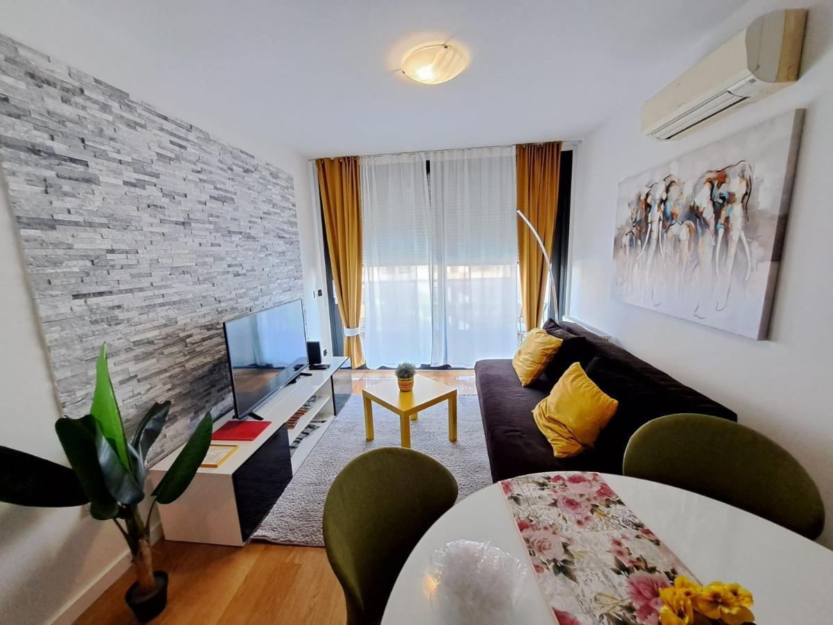 זאגרב Nova Galerija Studio Ema I Apartman Anita- Parking In Garage מראה חיצוני תמונה